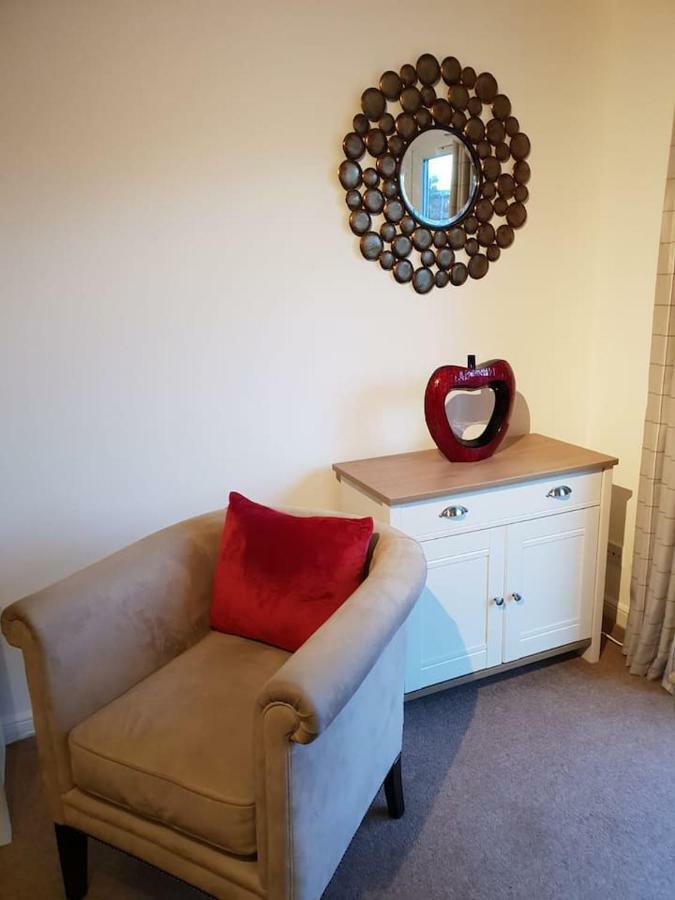 Chic Flat At Hairmyres Hospital & Train Station Apartamento East Kilbride Exterior foto